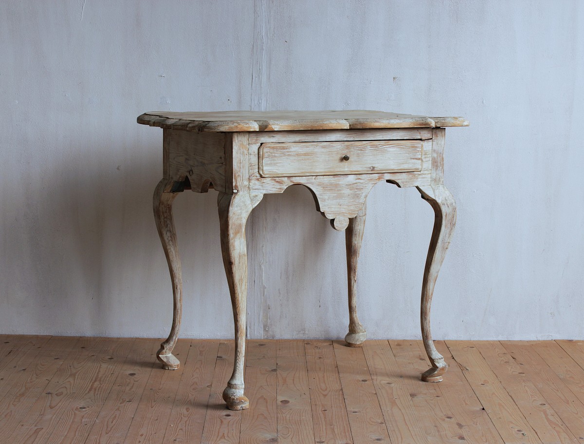 Rococo Console