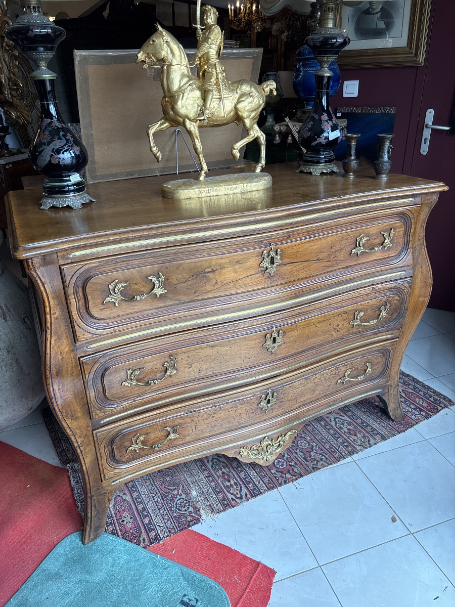 COMMODE TOMBEAU EN NOYER 18 IEME 