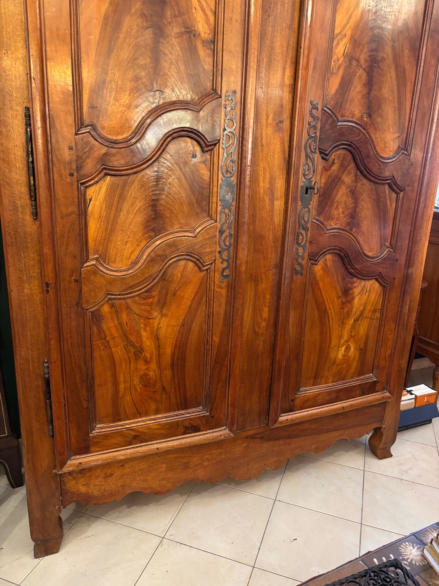 ARMOIRE EN NOYER CHAPEAU DE GENDARME -photo-4