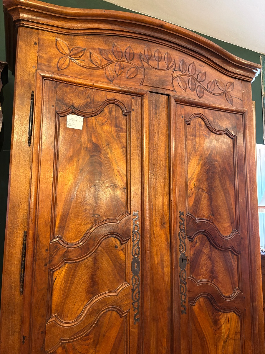 ARMOIRE EN NOYER CHAPEAU DE GENDARME -photo-2