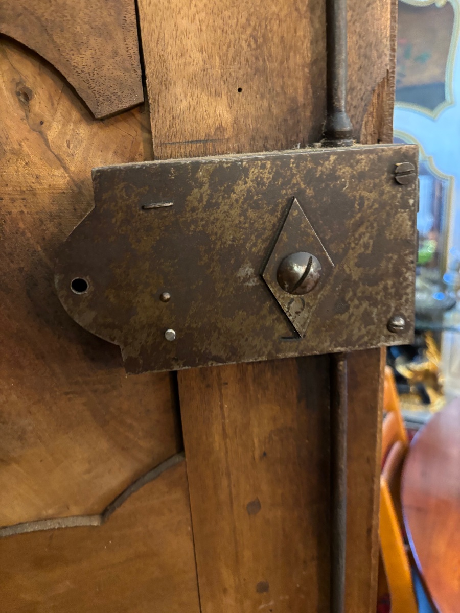 ARMOIRE EN NOYER CHAPEAU DE GENDARME -photo-7