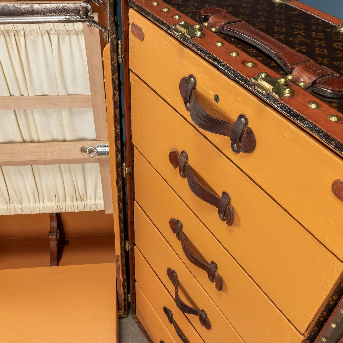 Louis Vuitton Malle Armoire Paris, 1935 Ca.-photo-4