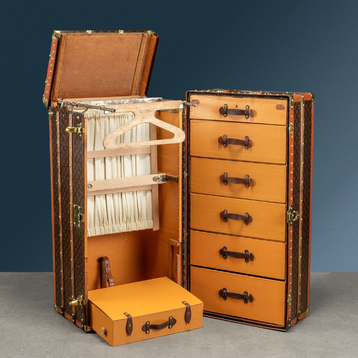 Louis Vuitton Malle Armoire Paris, 1935 Ca.