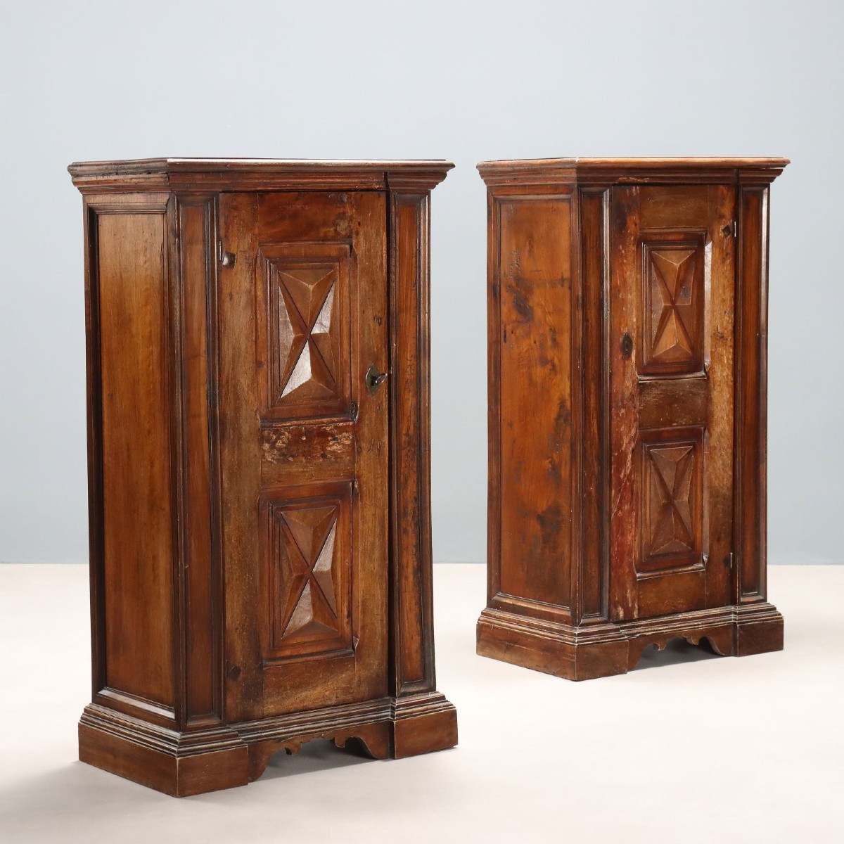 Paire de buffets de style baroque Italie, XXe siècle