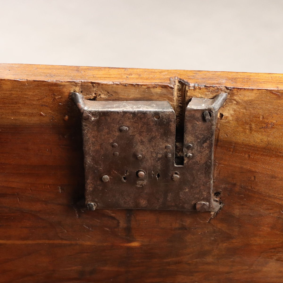 Coffre Ancien Noyer Laqué Fer Forgé Italie du XVIIIe Siècle-photo-7