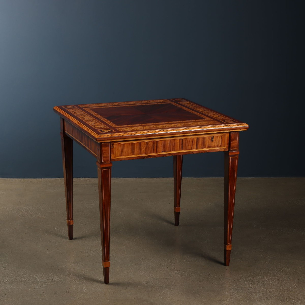 Table à jeu Giuseppe Maggiolini  XIX siècle