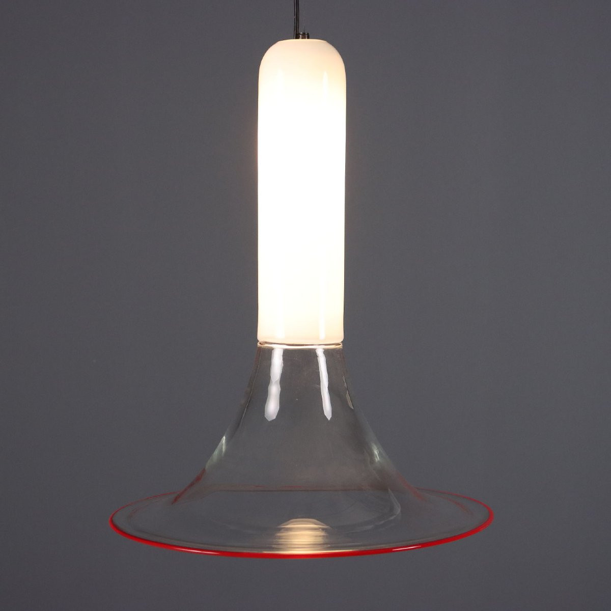 Lampe en verre de Murano blanc et transparent avec bord rouge.-photo-1