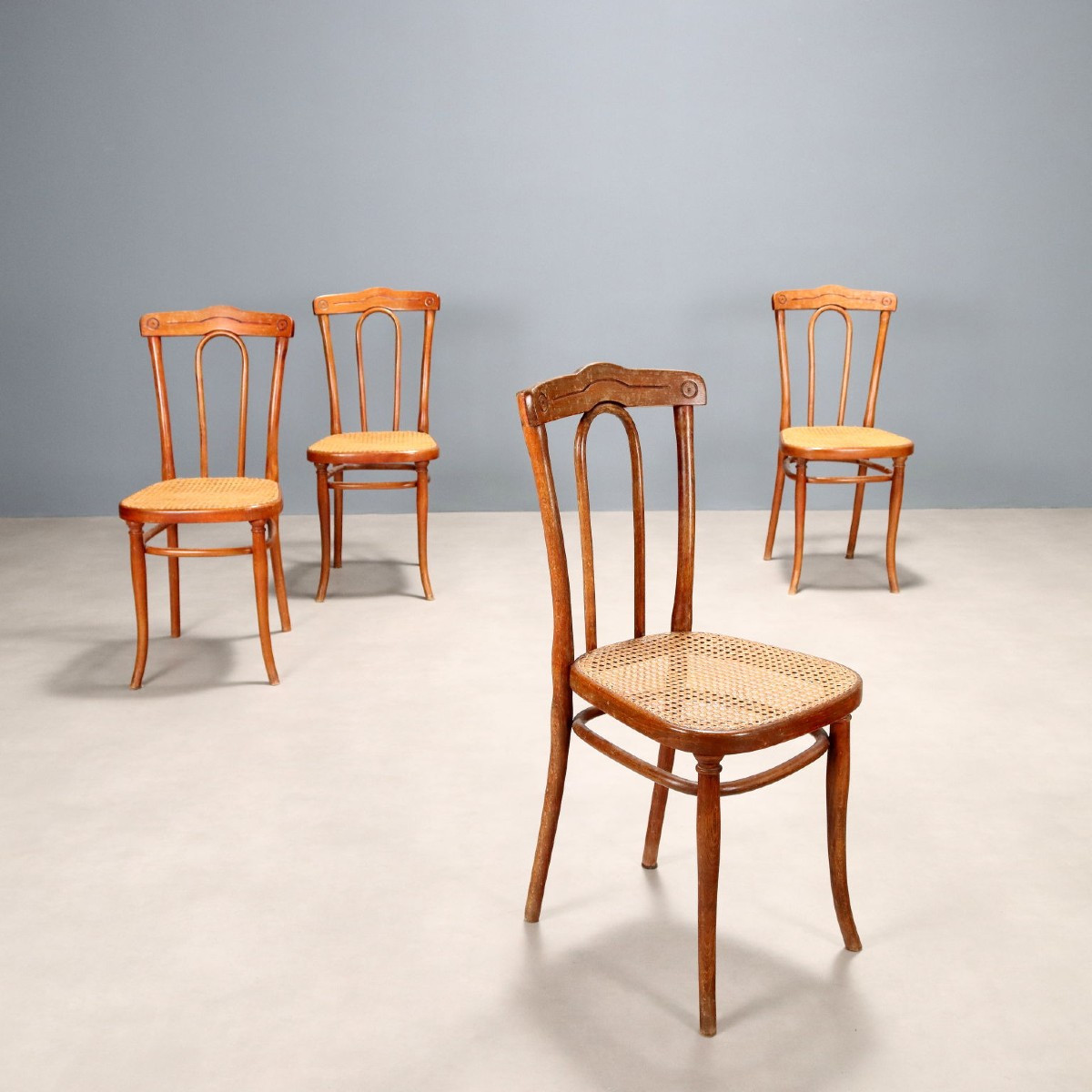 Quatre Chaises Thonet Anciennes Hêtre Paille de Vienne Autriche XIXe Siècle