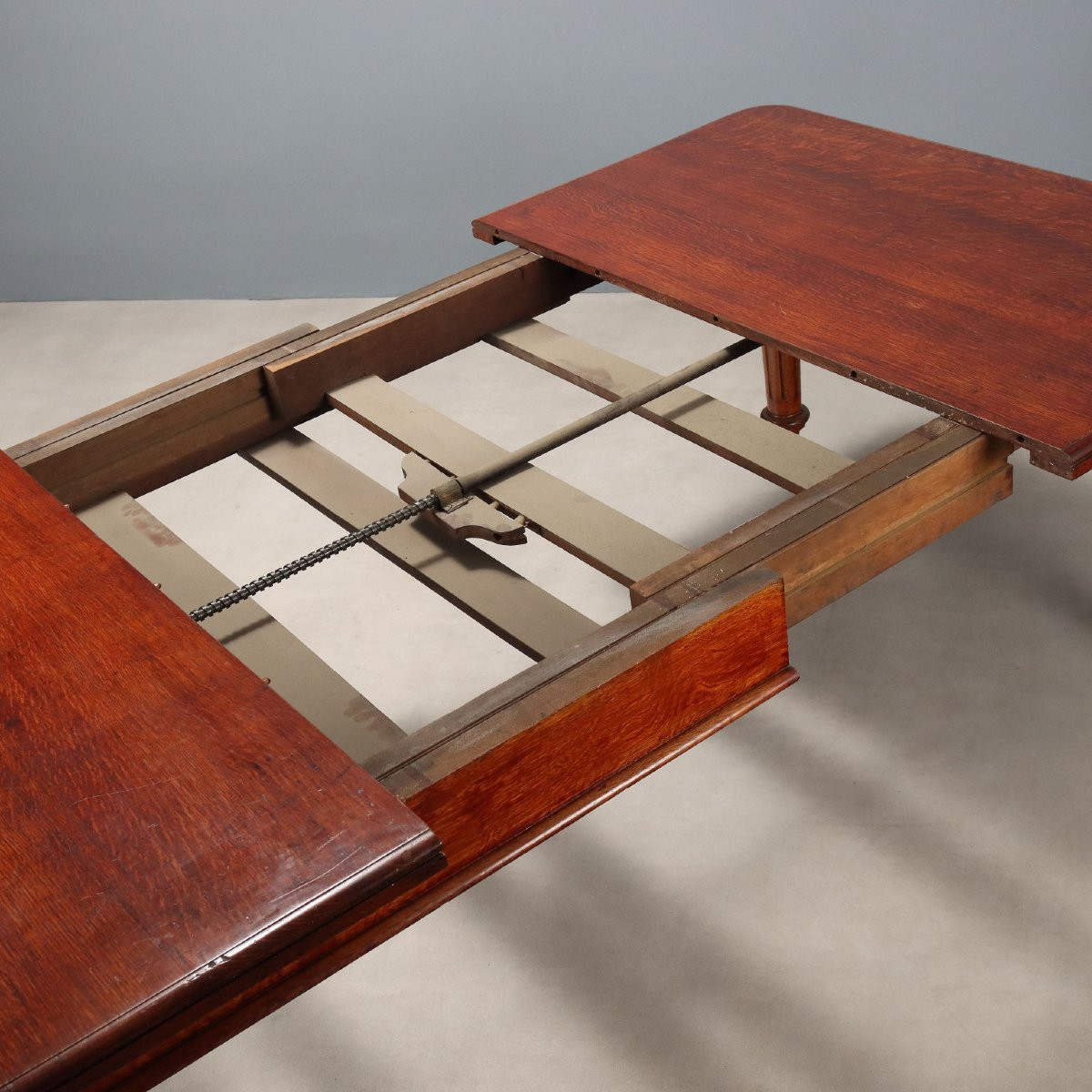 Table en chêne teinté acajou Angleterre, milieu du XIXe siècle-photo-1