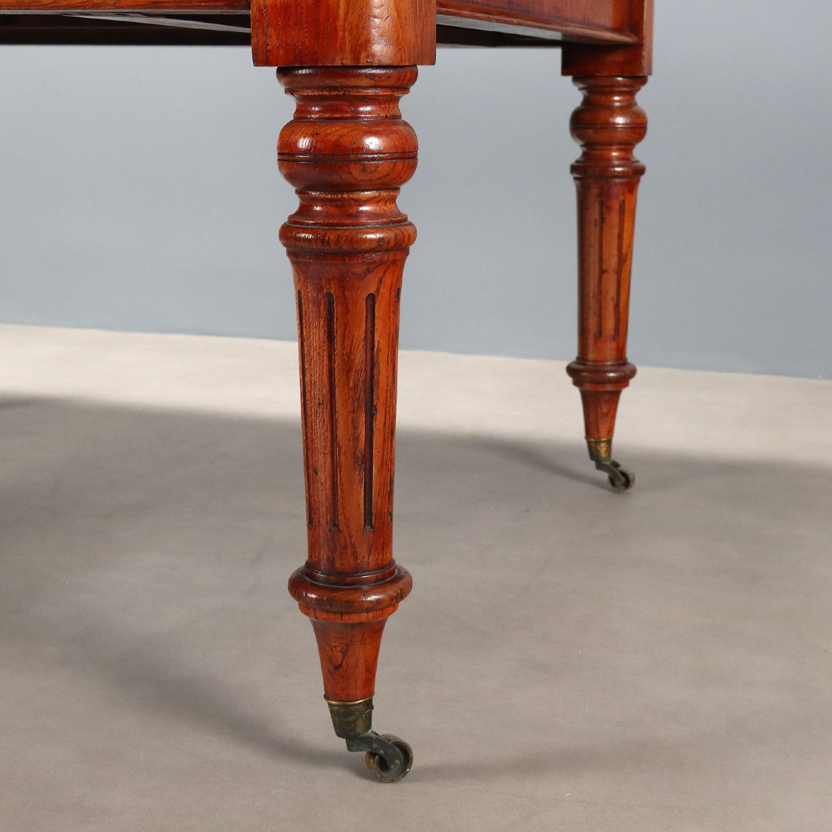 Table en chêne teinté acajou Angleterre, milieu du XIXe siècle-photo-5