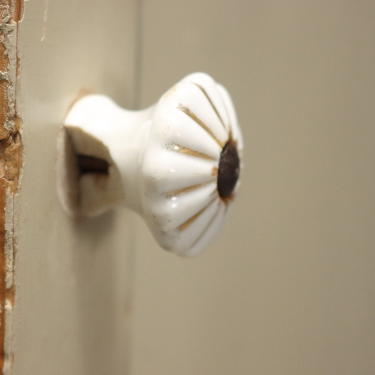 Armoire de rangement en sapin laqué  Italie, début du XXe siècle-photo-1