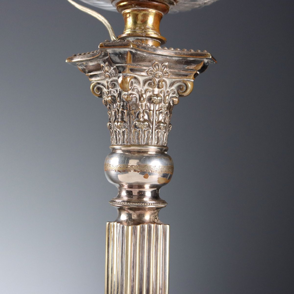 Ensemble de trois lampes en métal argenté et verre Angleterre, début des années 1900-photo-4