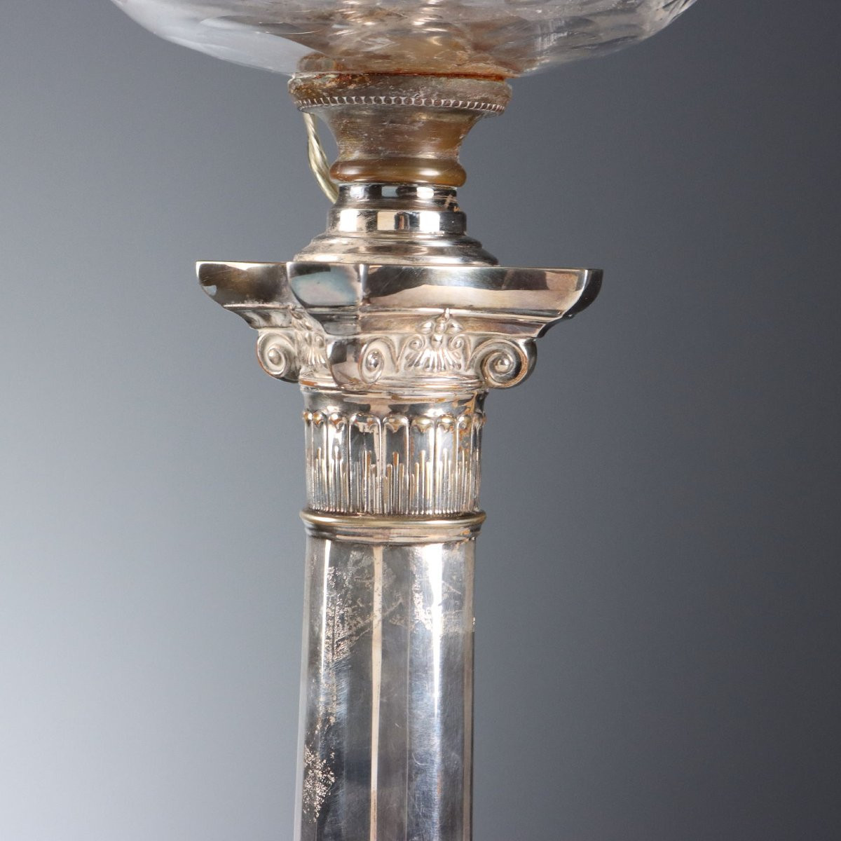 Ensemble de trois lampes en métal argenté et verre Angleterre, début des années 1900-photo-8