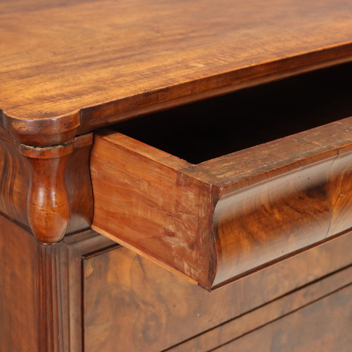 Louis Philippe Chest Of Drawers In Walnut And Walnut Burl  Italy Second Quarter Of The 19th Cen-photo-4
