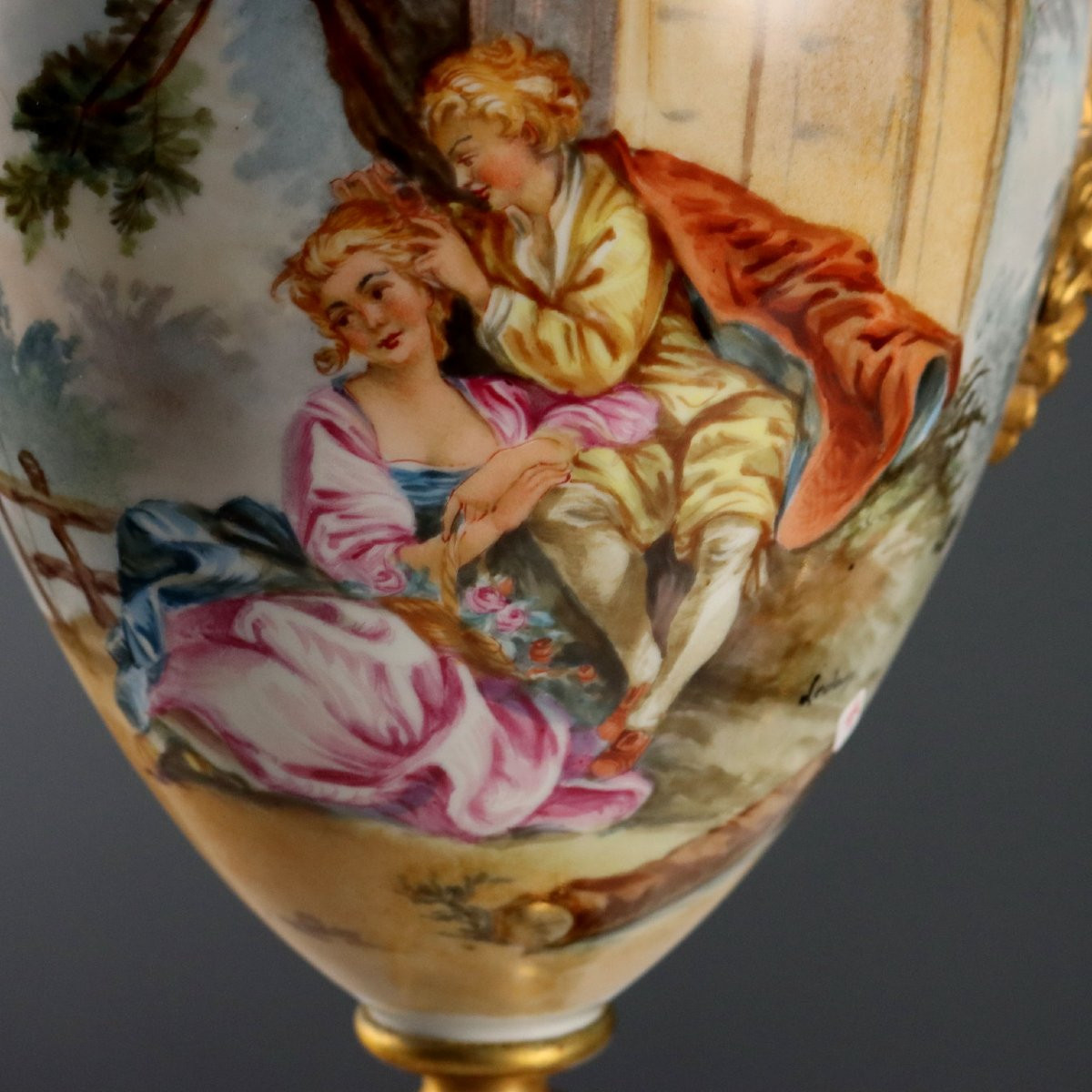 Vases Anciens Porcelaine de Sèvres Décorations du XIXe Siècle-photo-1