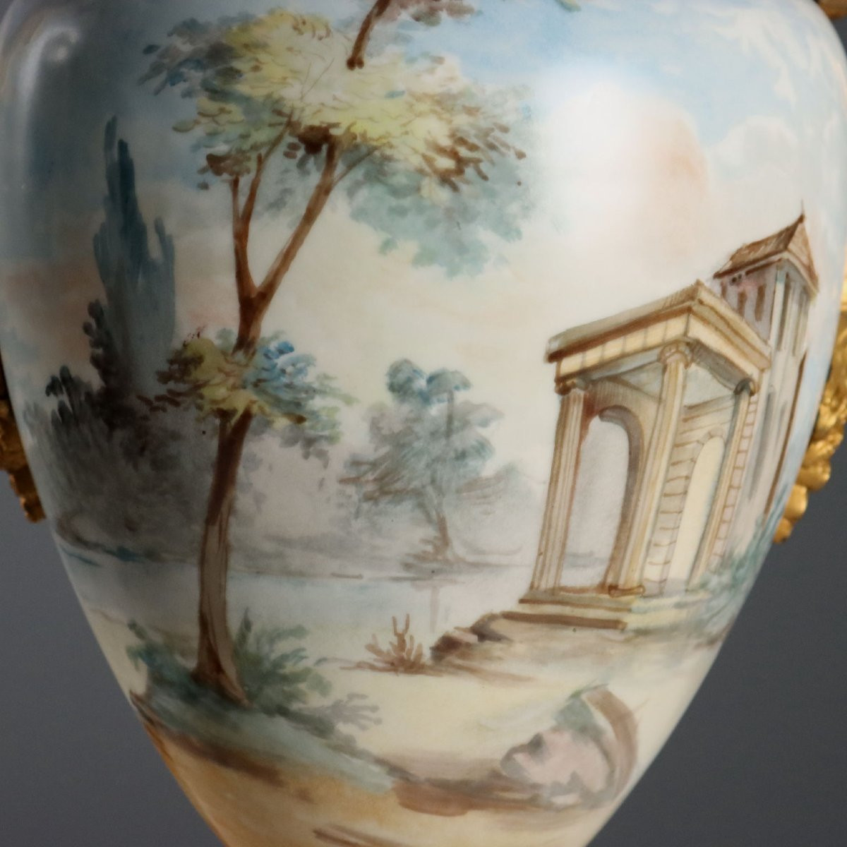 Vases Anciens Porcelaine de Sèvres Décorations du XIXe Siècle-photo-3