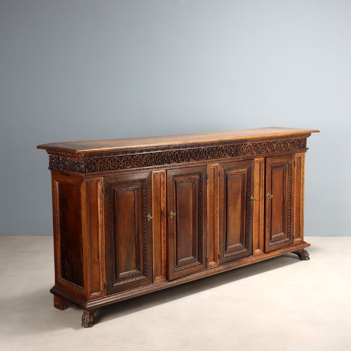 Buffet en noyer Italie du XXe siècle