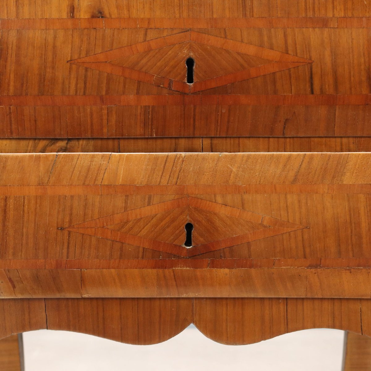 Table de chevet baroque en noyer Italie centrale, milieu du XVIIIe siècle-photo-3