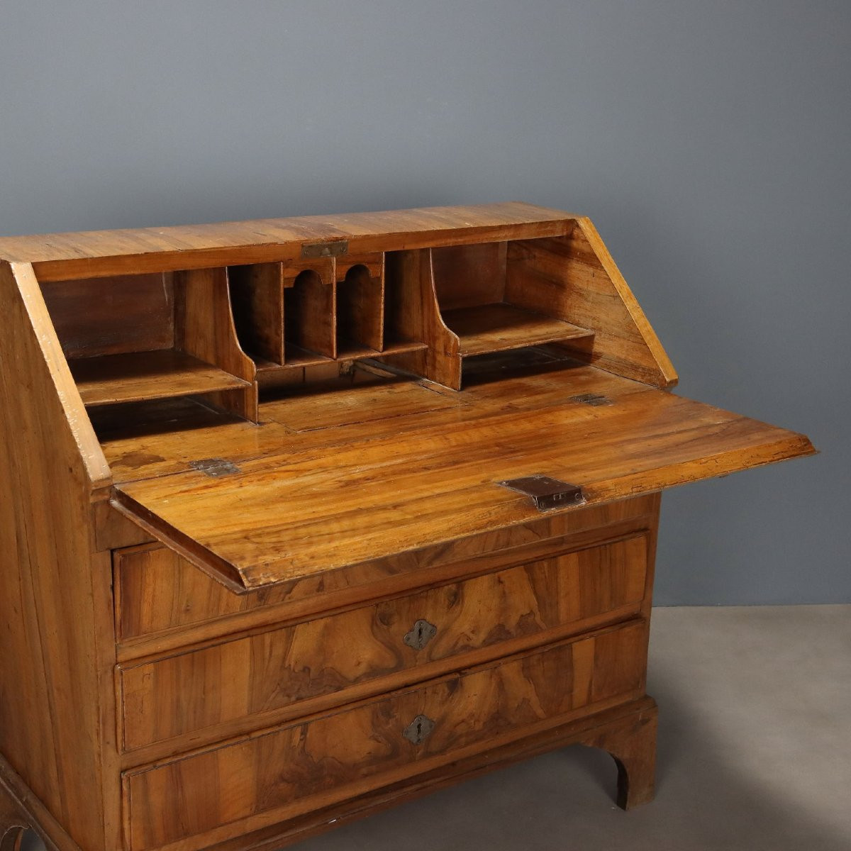Walnut And Walnut Burl Desk Central Italy 18th Century-photo-3