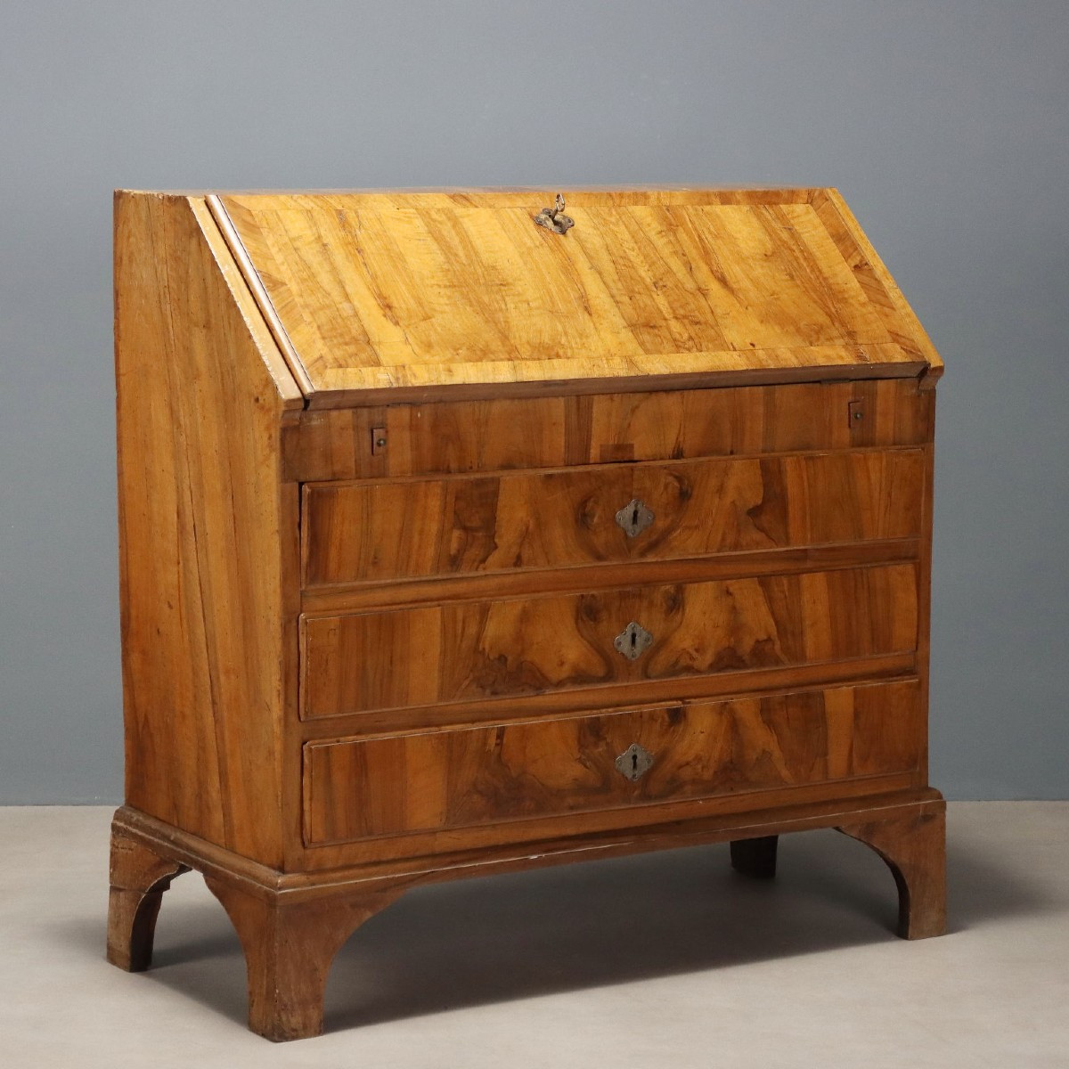 Walnut And Walnut Burl Desk Central Italy 18th Century