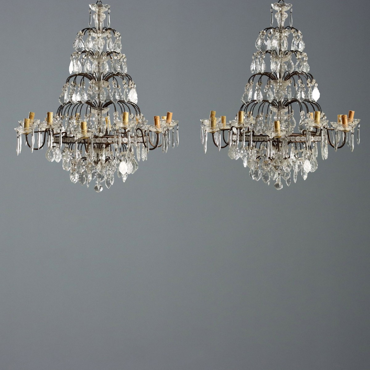 Paire de lustres à douze lumières Italie, début du XXe siècle