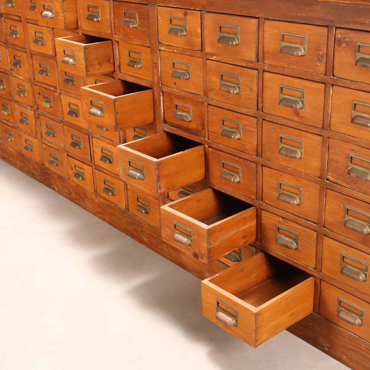 Commode Ancienne Sapin Teinté Noyer 72 Tiroirs Italie XXe Siècle-photo-3