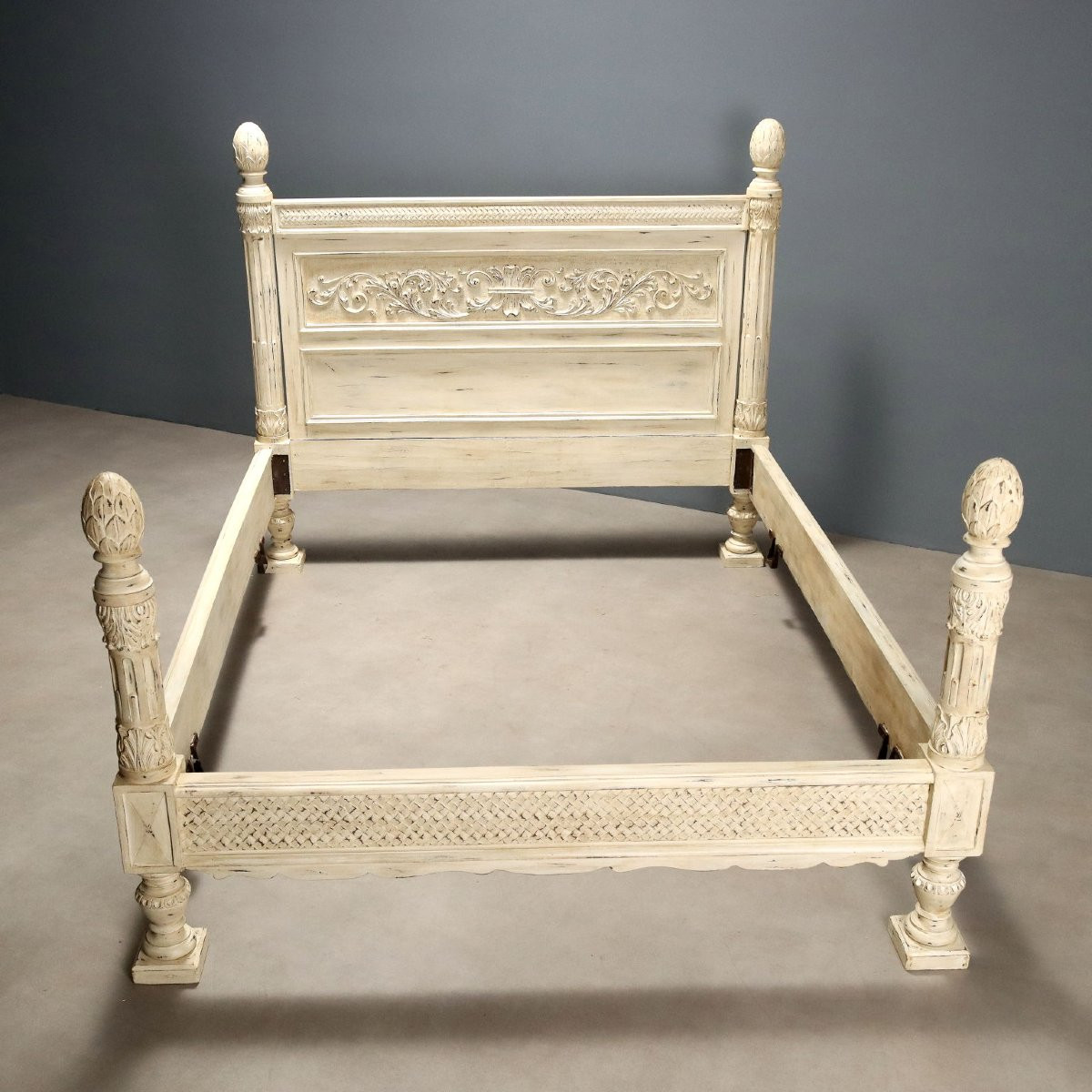 Neo-renaissance Bed-photo-3