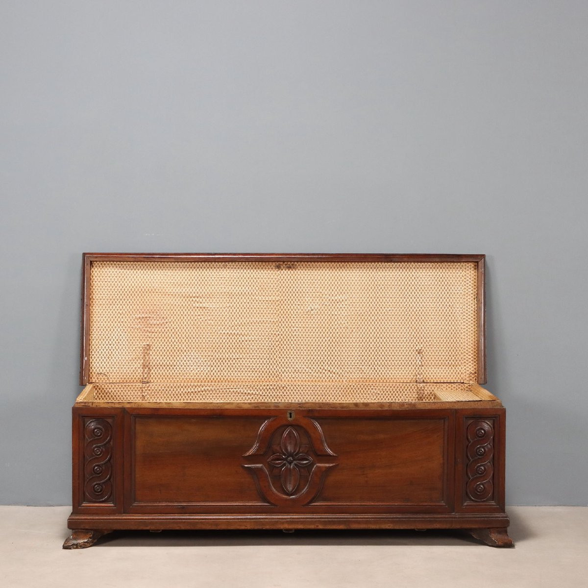 Coffre Ancien Noyer Gravé Fleurs Italie Fin du XVIIIe Siècle-photo-3