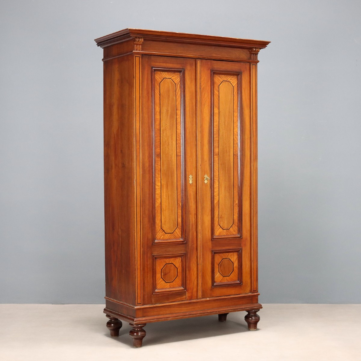 Armoire plaquée acajou Italie, début du XXe siècle