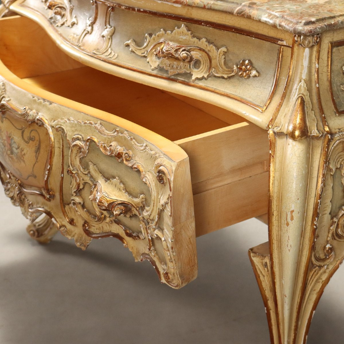 Commode de style rococo Italie du milieu du XXe siècle-photo-1