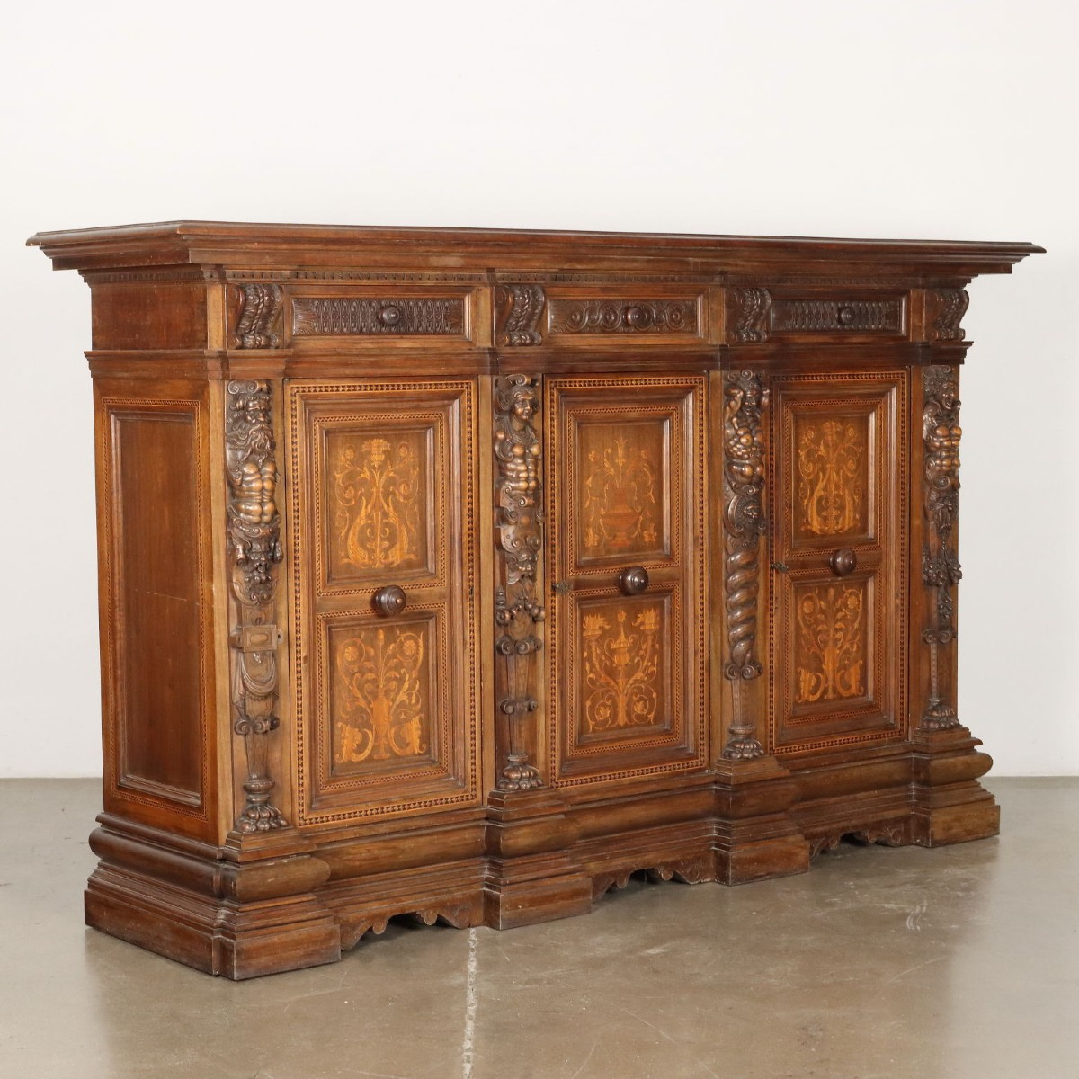 Buffet Ancien Style Néo-Renaissance Bois Gravé XXe Siècle