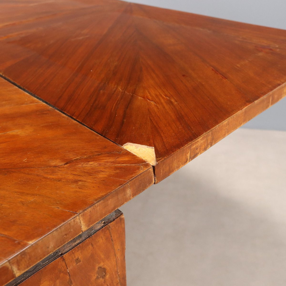 Table Directoire en noyer Italie, début du XIXe siècle-photo-4