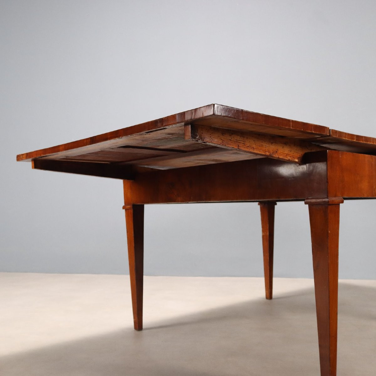 Table Directoire en noyer Italie, début du XIXe siècle-photo-1