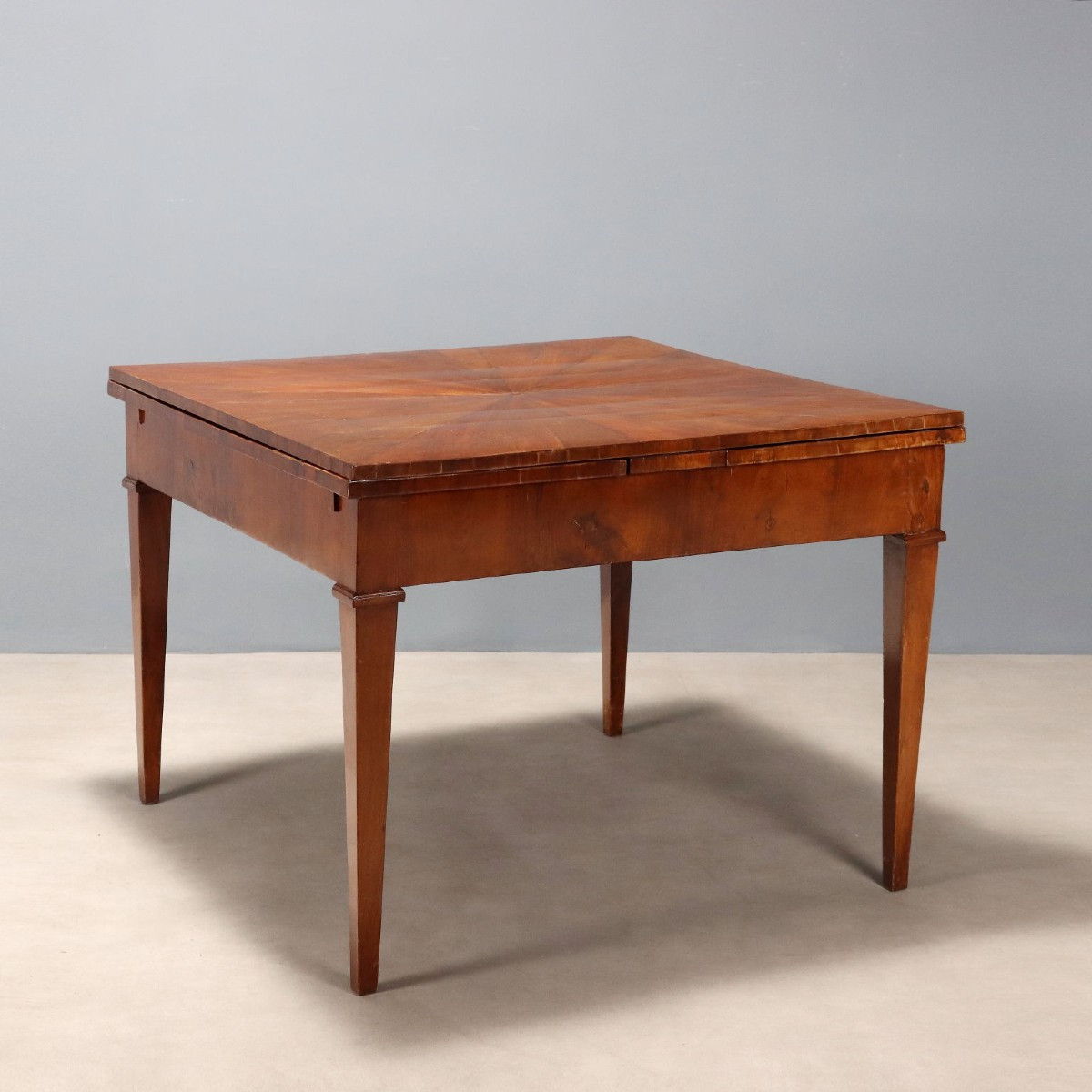 Table Directoire en noyer Italie, début du XIXe siècle