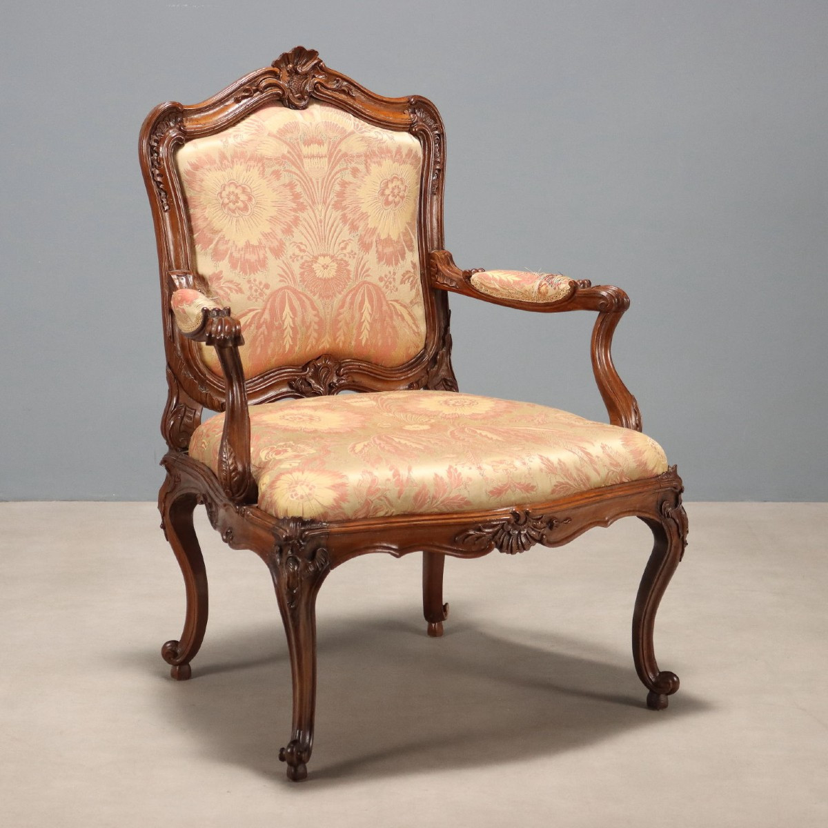 Fauteuil baroque en noyer Gênes, milieu du XVIIIe siècle