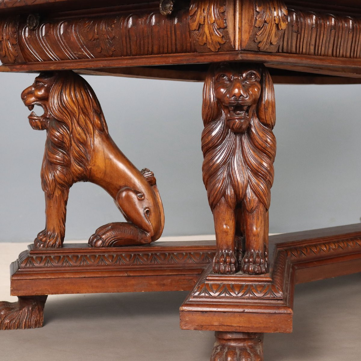 Late 19th-century Italian Walnut Neo-renaissance Table-photo-3