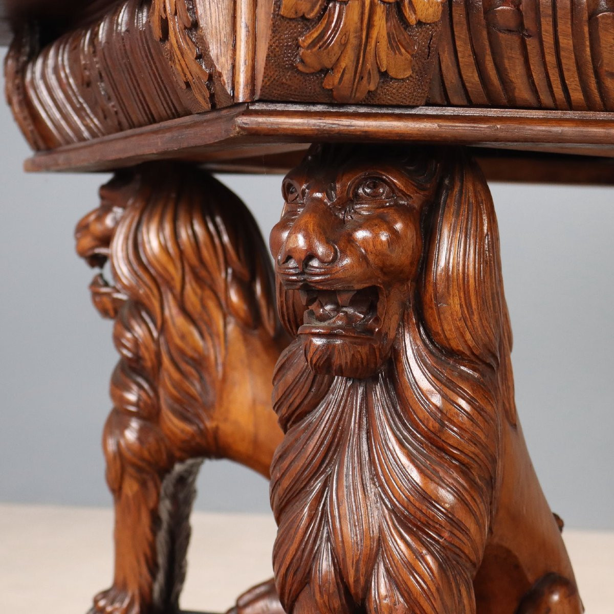 Late 19th-century Italian Walnut Neo-renaissance Table-photo-3