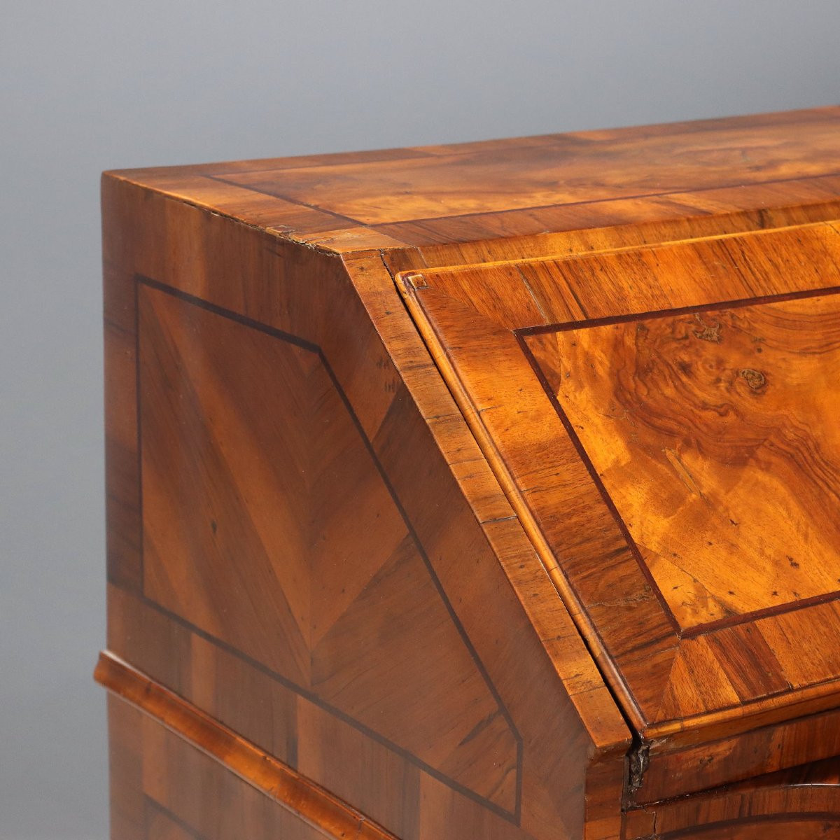 Cabinet à abattants en noyer baroque Vénétie, XVIIIe siècle-photo-4