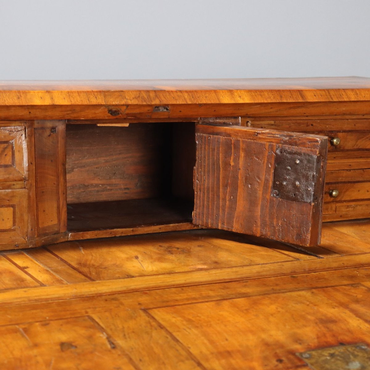 Cabinet à abattants en noyer baroque Vénétie, XVIIIe siècle-photo-2