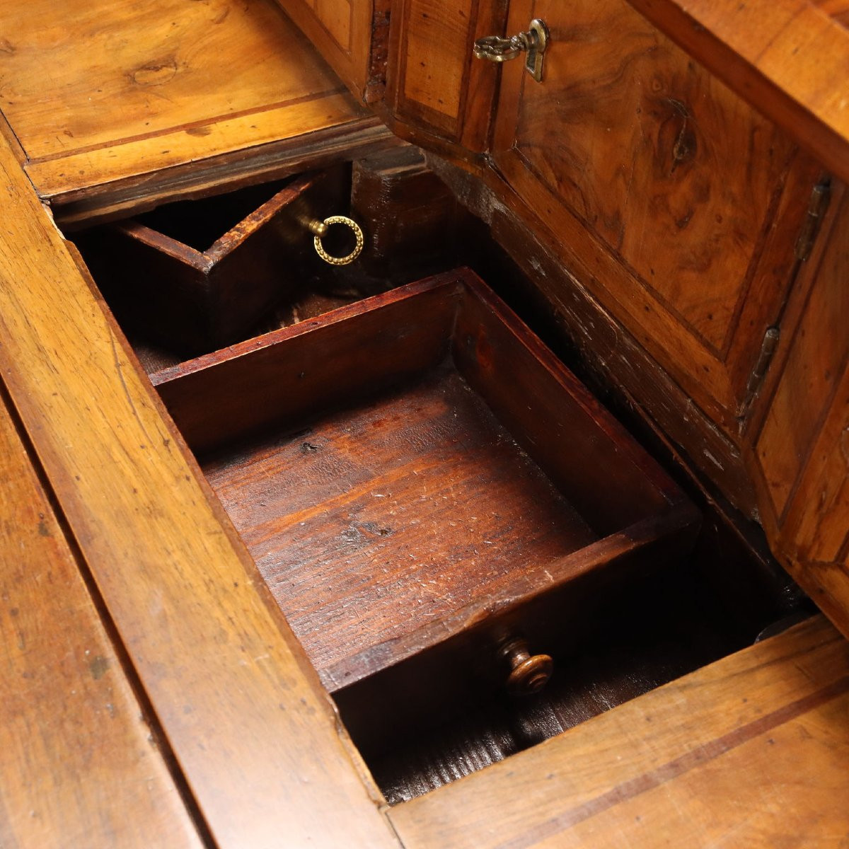 Cabinet à abattants en noyer baroque Vénétie, XVIIIe siècle-photo-7