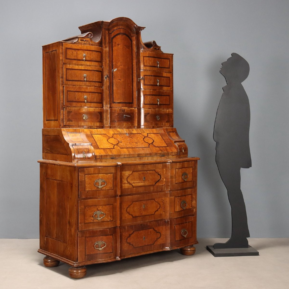 Coffret en loupe de noyer et d'érable avec garnitures en bois variées  Trente, XVIIIe siècle-photo-2