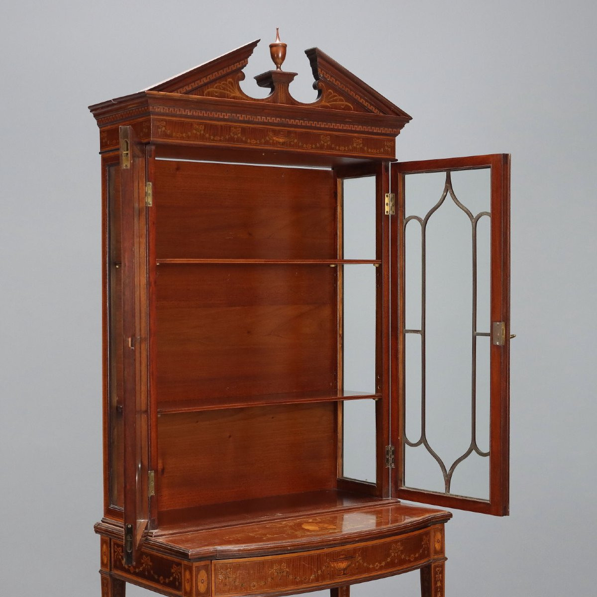 Early 20th-century English Neoclassical Display Cabinet-photo-3