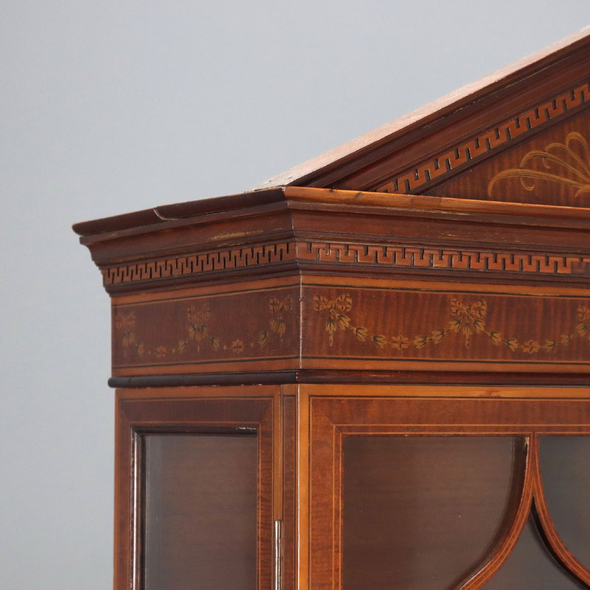 Early 20th-century English Neoclassical Display Cabinet-photo-4