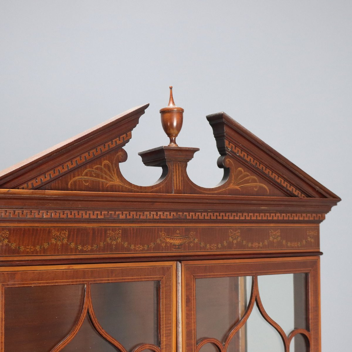 Early 20th-century English Neoclassical Display Cabinet-photo-1