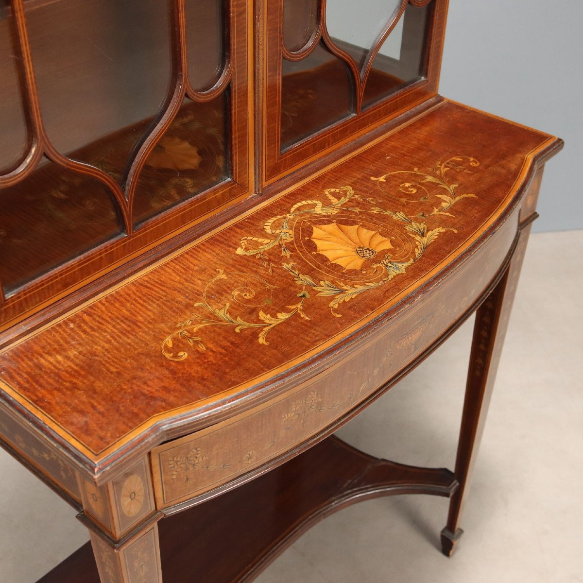 Early 20th-century English Neoclassical Display Cabinet-photo-3
