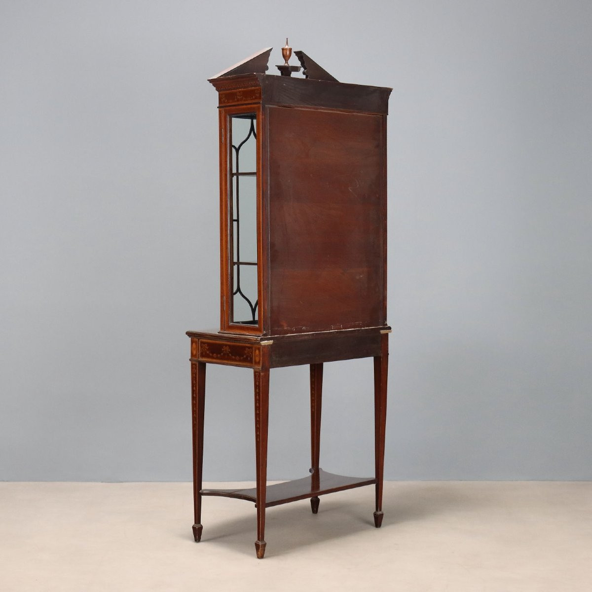 Early 20th-century English Neoclassical Display Cabinet-photo-8
