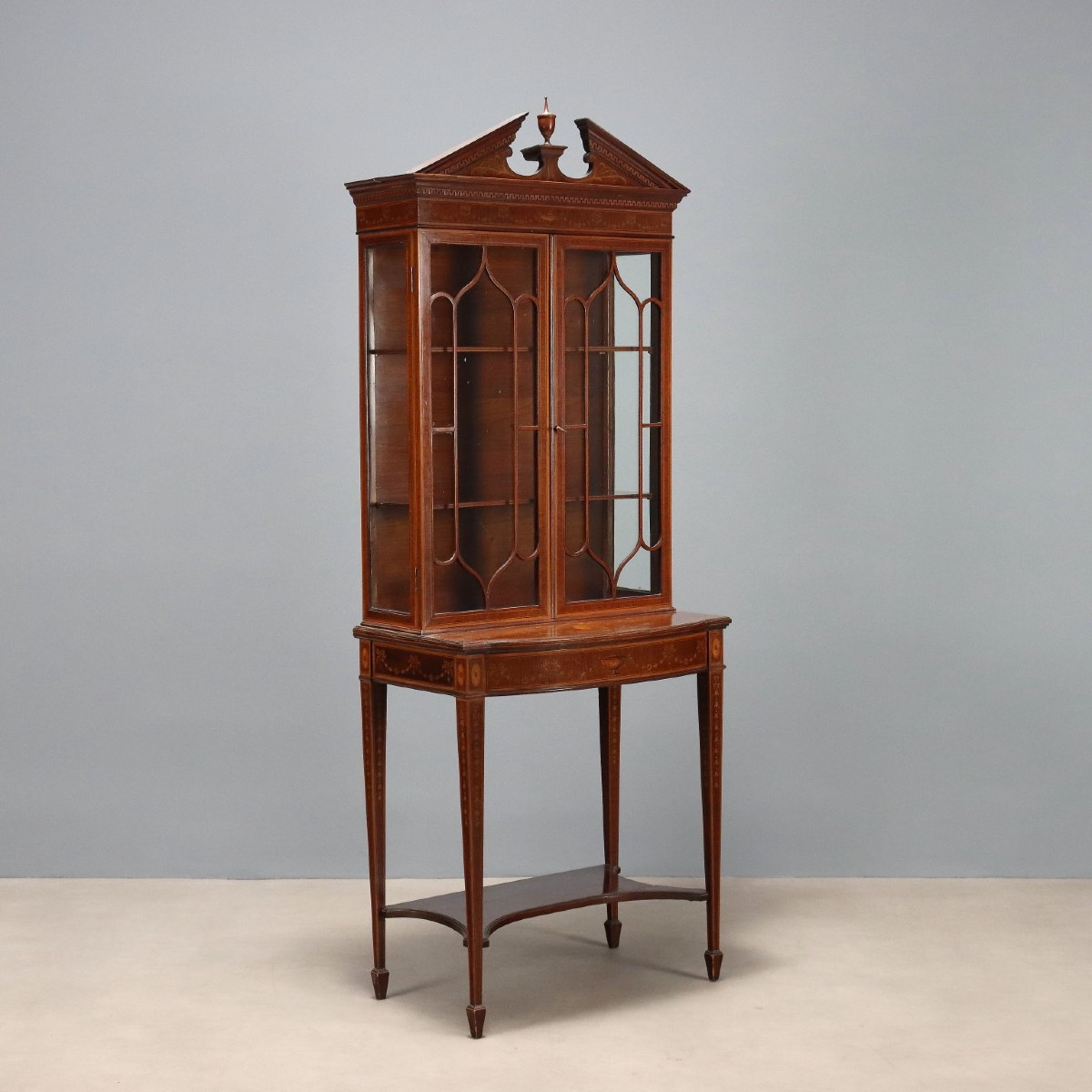 Early 20th-century English Neoclassical Display Cabinet
