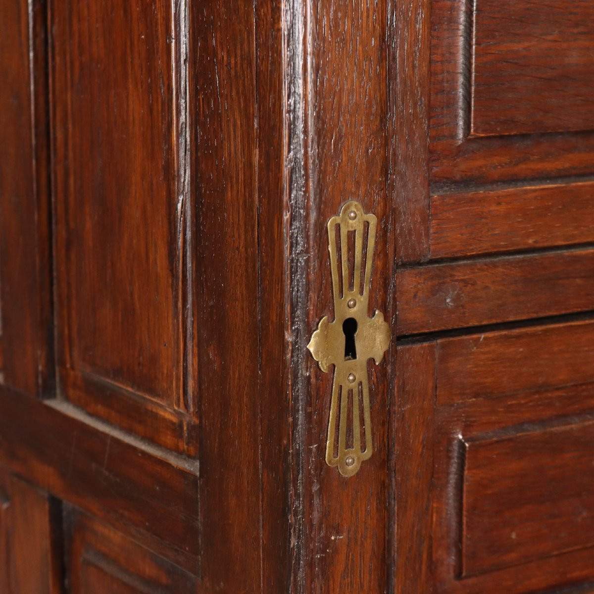 Early 20th-century Italian Walnut-stained Oak Chest Of Drawers-photo-2