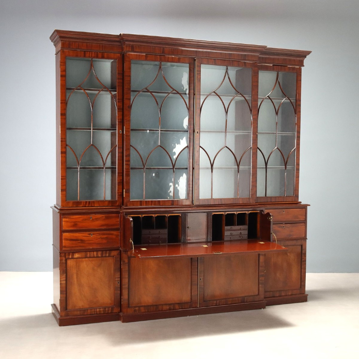 Bibliothèque en acajou et plumes  Angleterre, premier quart du XIXe siècle