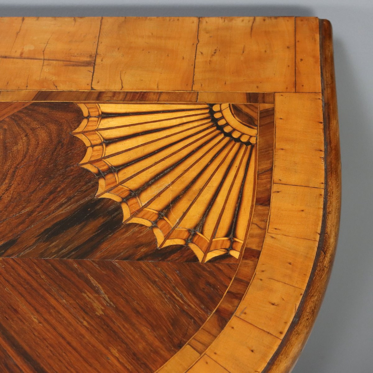 Early 20th-century Italian Walnut Console Table In The Neoclassical Style-photo-4